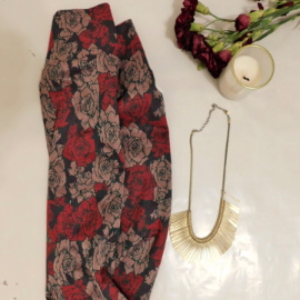 NWT LulaRoe Cassie Skirt XS Women Red Roses